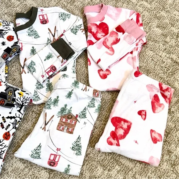 Burt’s Bees Kids’ and Honest Baby Organic Holiday Pajama Bundle—6Y - Picture 5 of 8